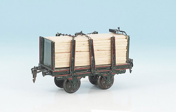 MÄRKLIN Bretterwagen 1833/1: 16 cm, grün handlackiert, Blechspeichenräder, guter Orig.-Zustand, leichte Gebrauchsspuren, mit nicht originaler Bretterladung.