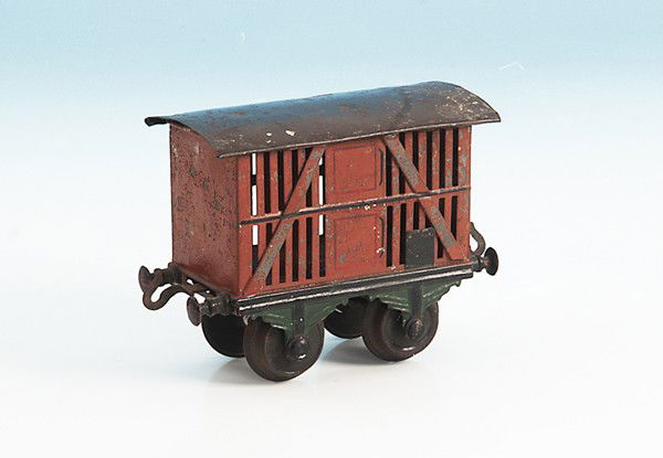 BING Kleintierwagen 8425: 13,5 cm, deutliche Gebrauchs- und Alterungsspuren.