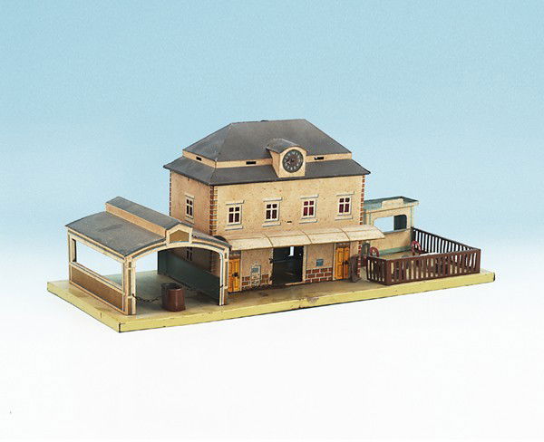 BING Kleinstadtbahnhof: passend zu Spur 0, einige Rostschäden. Besichtigung erforderlich!