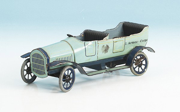 BING Offizierswagen: 23,5 cm, hellblau lithogr., Aufschrift: I. Armee Corps, Uhrwerkantrieb, guter Orig.-Zustand, leichte Gebrauchsspuren.