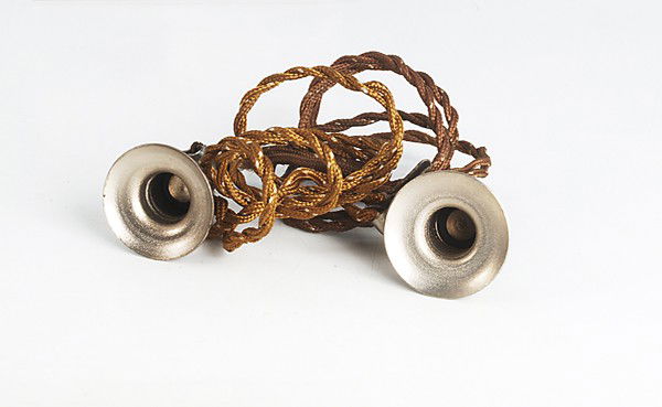 2 MÄRKLIN Beleuchtungseinrichtungen 13580: mit Kabeln und Steckern, guter Orig.-Zustand.