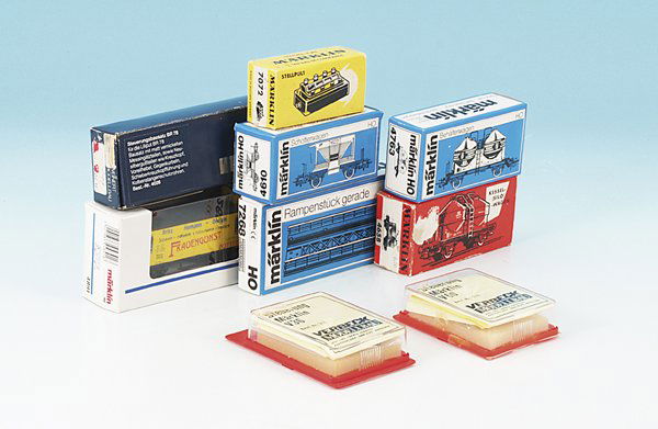 Konvolut MARKLIN Wagen: dabei Zubehoer, gut, in OKTs.