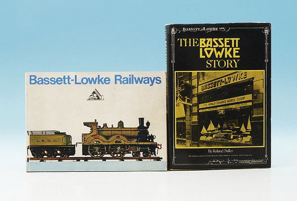 2 Exemplare Literatur: 1 x The Bassett Lowke Story, 1 x Bassett-Lowke Railways, Texte in Englisch, gebraucht.