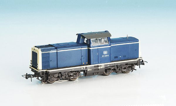 ROCO Diesellok BR 212: Kunststoff, tuerkis/beige, Pufferbohlen fehlen, fuer MARKLIN-System. Gebrauchsspuren.