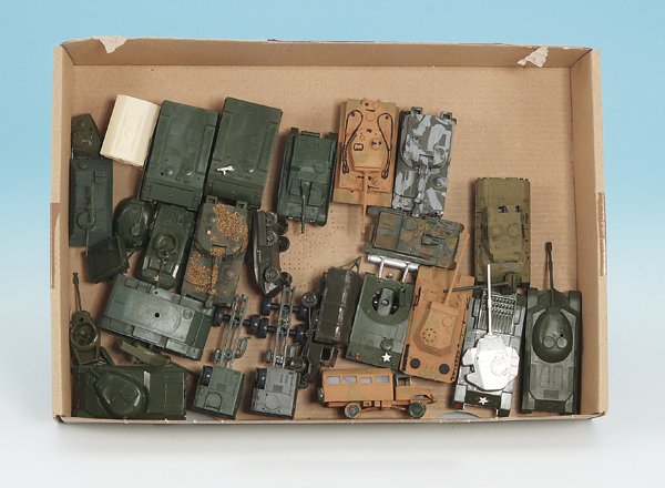 12 ROSSKOPF Militaerfahrzeuge: fuer Bastler, guter Zustand.