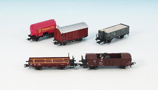 5 Modellbahn Gueterwagen, Spur H0: Gebrauchsspuren.
