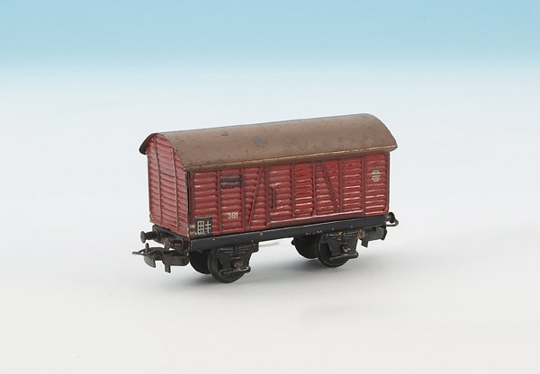 MARKLIN gedeckter Gueterwagen 381: BK 5, deutliche Gebrauchsspuren.