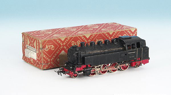 MARKLIN Tenderlok TT 800.4: Guss, schwarz, letzte Version mit Schmierloechern, guter Orig.-Zustand, im OKT mit Bedienungsanleitung.