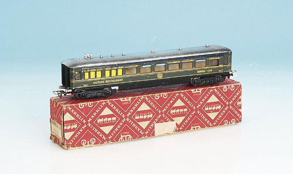 MARKLIN int. Speisewagen 352 J.3: Blech, blau, original vernietete Blechdrehgestelle. Noch guter Orig.-Zustand, im OKT.