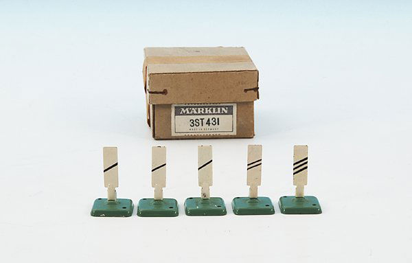 MARKLIN Signalbaken "3 St 431": seltene Packung, mit 3 Saetzen der Siganalbake 431, sehr guter Orig.-Zustand. im OKT.