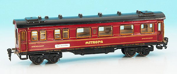 MARKLIN D-Zug-Speisewagen 1942/0: 34,5 cm, rot, Tonnendach dunkelgrau handlackiert, massive Raeder, Zuglaufschilder ersetzt, guter Orig.-Zustand.english Description: train direction signs replaced, otherwise excellent, C 8