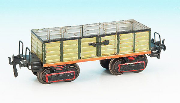 MARKLIN Hochbordwagen 1845/1: 26 cm, lindgruen handlackiert, 2 offene Perrons, Blechspeichenraeder, guter Orig.-Zustand, leichte Gebrauchsspuren. english Description: