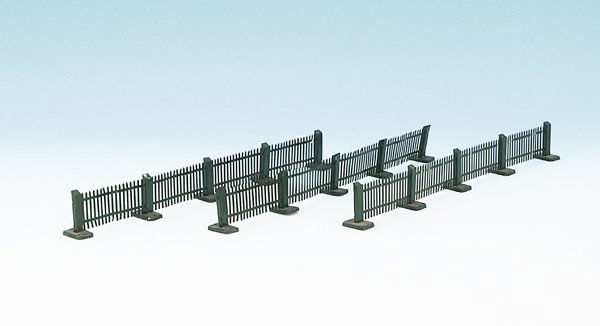 3 MARKLIN Zaeune 2667: 40 cm, gruen handlackiert, Orig.-Zustand, leichte Gebrauchsspuren.