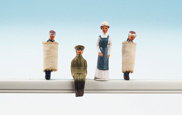 4 Replika Figuren aus Masse, Spur 1 Groeße: Sanitaetsgruppe, guter Zustand.