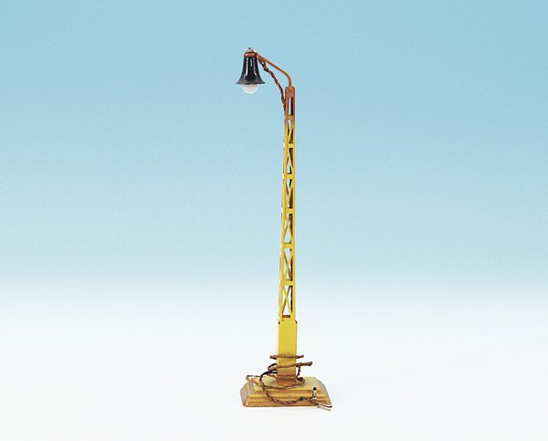 MARKLIN Bogenlampe 13453/1: Hoehe 30 cm, gelb handlackiert, Orig.-Zustand, leichte Gebrauchsspuren.