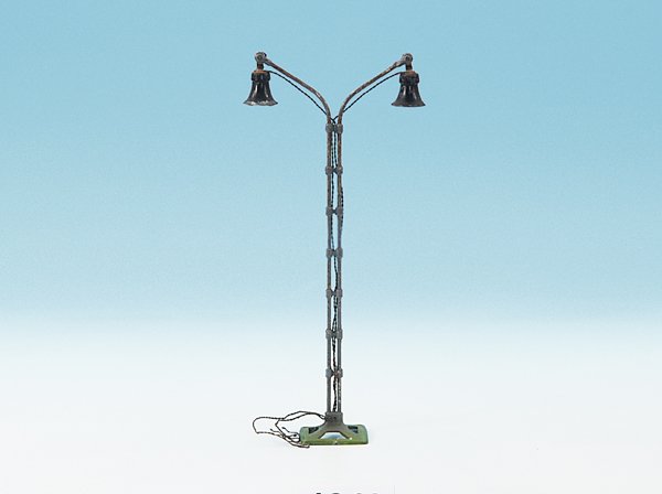 ERNST PLANK Lampe: 2-armig, Hoehe 30 cm, Gluehbirnen fehlen, guter Orig.-Zustand.