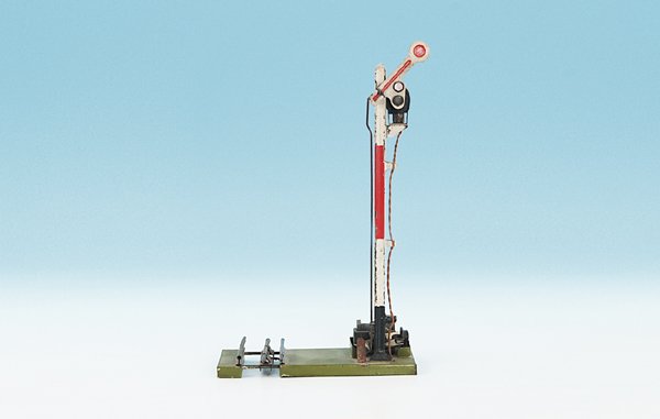 MARKLIN Hauptsignal 13757: Hoehe 28 cm, Signalbude fehlt.