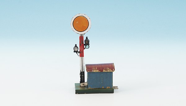 MARKLIN Vorsignal, Spur 1: mit Wellblechbude, Gebrauchsspuren.
