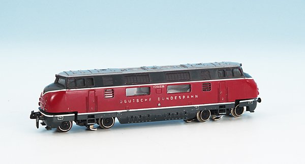TRIX Diesellok BR V 200: Guss, einige Lackfehler, Besichtigung erforderlich.