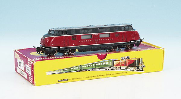 TRIX EXPRESS Diesellok V 200 2260: Gebrauchsspuren, im OKT.