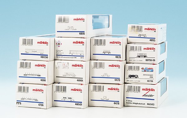 Konvolut MÄRKLIN Güterwagen, weiße Ware: Kunststoff, 1 Runge beschädigt, sonst neuwertig, in OKTs.