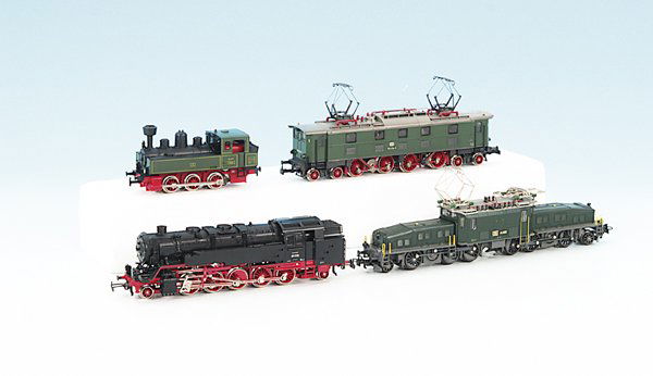 4 MÄRKLIN Loks: verstaubt, sonst gut erhalten, ohne Kartons. Besichtigung erforderlich!