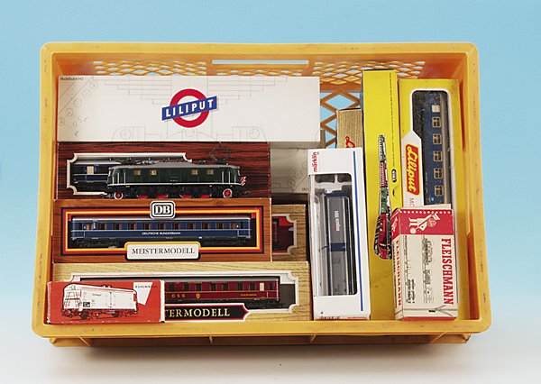 Händlerkonvolut Fahrzeuge, 2 Leiter Gleichstrom: gemischter Zustand, verschiedene Fabrikate. Besichtigung erforderlich!