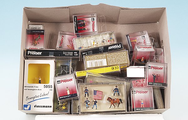 Konvolut PREISER u. a. Figuren: neuwertig, in OKTs. Besichtigung erforderlich!