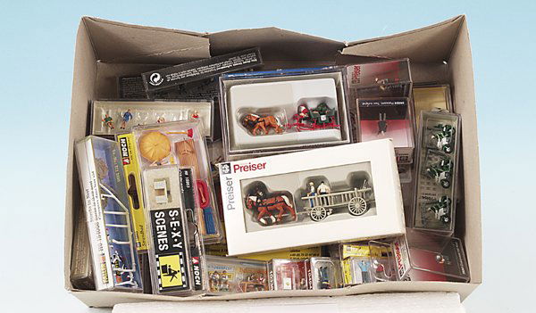 Konvolut PREISER u. a. Figuren: neuwertig, in OKTs. Besichtigung erforderlich!