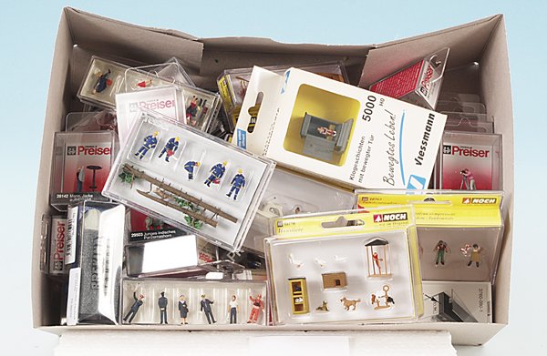 Konvolut PREISER u. a. Figuren: neuwertig, in OKTs. Besichtigung erforderlich!