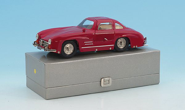 MÄRKLIN Rennwagen 1092 "Mercedes Benz 300 SL": rot, neuwertig, im OKT.