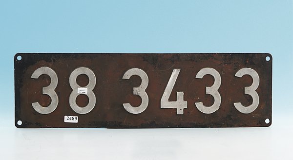 Lokschild BR 38 3433 der DB: 69,5 x 20,5 cm, genietete runde Aluziffern, original Schild, deutliche Alterungsspuren.