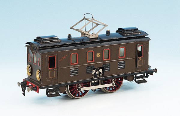 MÄRKLIN E-Lok RS 13031: B, 31 cm, braun, Dach schwarz handlackiert, Motor 20 Volt mit Handumschaltung, eine Pufferbohle leicht abgeknickt, leichte Dellen am Dach.