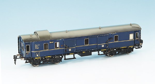 MÄRKLIN int. D-Zug-Packwagen 1944/0 J: 40 cm, königsblau, Dach grau handlackiert, strahlendes helles Blau, sehr guter Orig.-Zustand, winzige Lackfehlerchen, Zustandsnote: 1