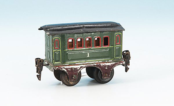 MÄRKLIN Personenwagen 1861/0, handlackiert: 10 cm, grün, Dach schwarz handlackiert, Blechspeichenräder, Orig.-Zustand, Lackschäden, Gebrauchsspuren.