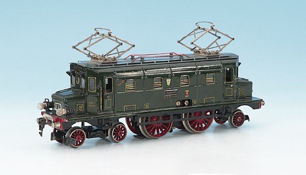 MÄRKLIN E-Lok CS 66/12921: 2'Bo1', Motor 20 Volt, Gehäuse und Dach in gutem Orig.-Zustand, es wurden 2 Bleigewichte innen angebracht sowie 2 Schiebebilder mit Aufschrift SBB-CFF und Vaud Liberty et Patrie.