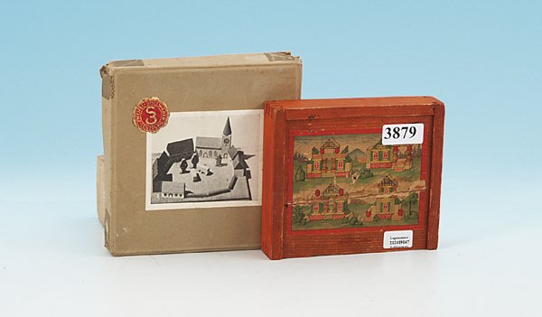 2 kleine Holzbaukästen: Gebrauchsspuren, Vollständigkeit nicht geprüft, Besichtigung erforderlich.