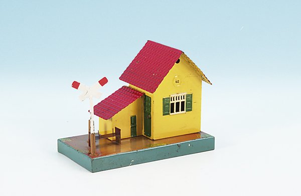 MÄRKLIN Bahnwärterhaus: Baum fehlt, Lackschäden.