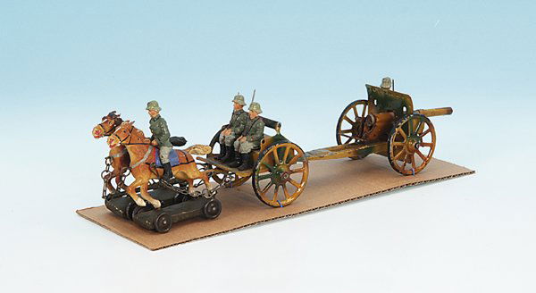 HAUSSER/LINEOL Geschützgespann WK 1: 35 cm, Mimikry, mit 2 Pferden in vollem Galopp sowie 5 Figuren, Orig.-Zustand, Gebrauchsspuren.