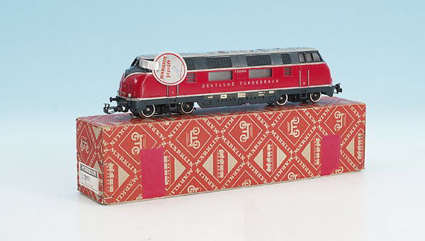 MÄRKLIN Diesellok 3021.1, ladenneu: Guss, BK 4.2, Räder mit hellen Haftreifen, Räder und Schleifer weisen keine Laufspuren auf. Neuwertig mit OKT, Bedienungsanleitung und Prüfplakette.