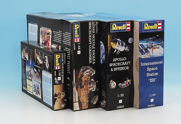 Konvolut REVELL Bausätze "Raumfahrt": Neuwertig und unmontiert. Besichtigung erforderlich!