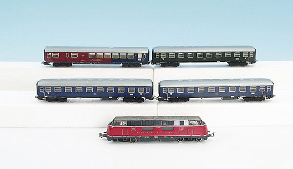 Konvolut MÄRKLIN Fahrzeuge: vornehmlich 60er Jahre, teilweise in OKTs. Gemischter Zustand, zumeist stärkere Alterungs- und Gebrauchsspuren. Besichtigung erforderlich!