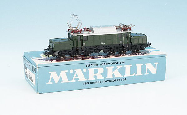MÄRKLIN E-Lok 3022.2: Guss, Beschriftungen gedruckt. Gut erhalten, im OKT.