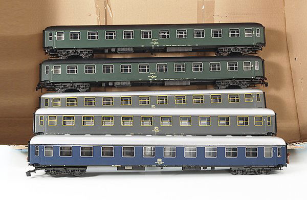 Konvolut RIVAROSSI D-Zug-Wagen: 6 Stück, verschiedene Bahnverwaltungen, leichte Gebrauchsspuren, Besichtigung erforderlich.