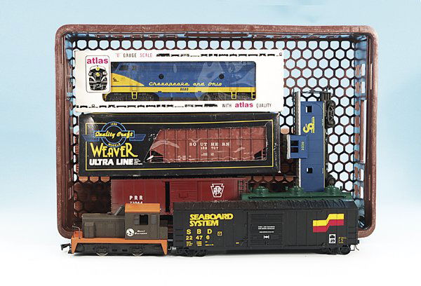 Konvolut amerik. Güterwagen WEAVER u.a.: 5 Güterwagen, 2 Loks, Gebrauchsspuren, Besichtigung erforderlich.