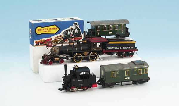 Konvolut Schmalspur-Loks und Wagen: 3 Biller Wagen, Tenderlok, amerik. Spur 0 Lok, alles mit deutlichen Gebrauchsspuren, Besichtigung erforderlich.