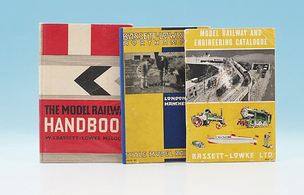 2 Kataloge, 1 Buch: 1 x The Model Railway Handbook, 1 x Model Railway and Engineering Catalogue, 1 x Bassett-Lowke Ltd. Scale Model Railways, Texte in Englisch, gebraucht.