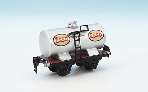 MÄRKLIN Kesselwagen 1774/0 "ESSO": 13,5 cm, silber, einige Rostschäden, Besichtigung erforderlich