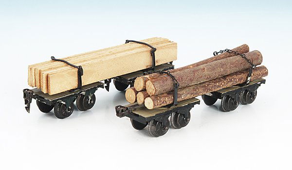 2 MÄRKLIN Langholzwagen 1814/0: 2-teilig, Blechspeichenräder, Fixkupplungen, deutliche Gebrauchsspuren.