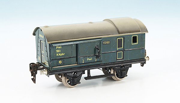 MÄRKLIN Packwagen 1726/0: B 16,5 cm, blaugrün, Dach grau, massive Räder, Schlussbeleuchtung, Originalzustand, leicht fleckig, Beleuchtungsringe angerostet